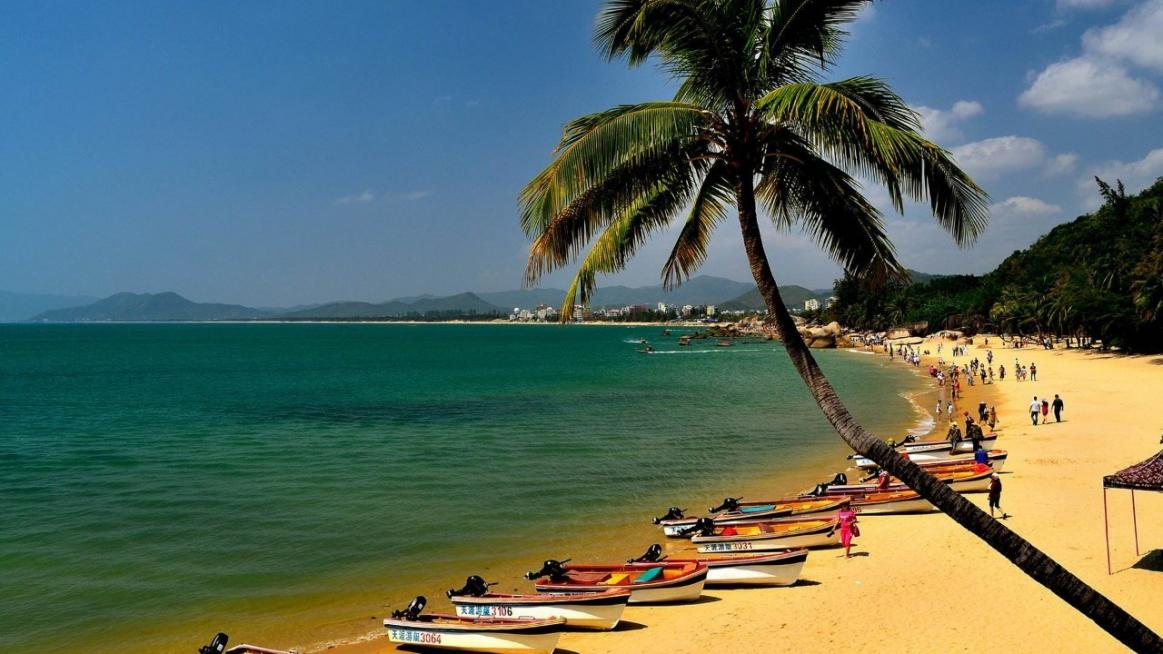 海南地理、经济与文化发展综合研究概览